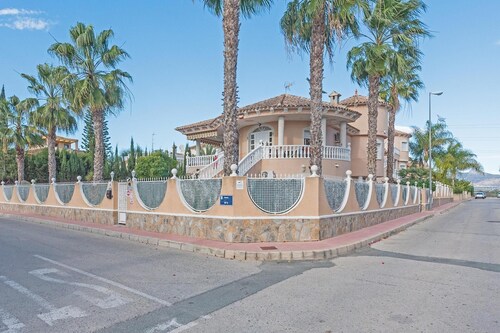 Executive 5 Star 2-bed Apartment in Benferri