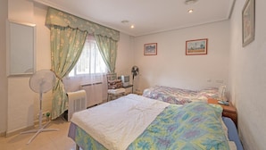 Unclassified image, 5 of 9, button - 2bed Apartment - Sleeps 5 - Pool, Parking, Pets (Benferri)