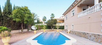 2bed Apartment - Sleeps 5 - Pool, Parking, Pets