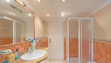 Separate tub and shower, deep soaking tub, hair dryer, towels