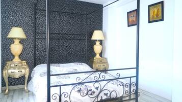 Apartment | 3 bedrooms, iron/ironing board, free WiFi, bed sheets