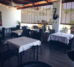 Apartment | Dining - Runwild Hen Party Pool Fun for 12 (Coin)