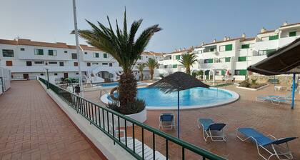 Alondras Park - Sleeps 2 - Parking - Pool