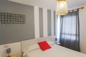 1 bedroom, bed sheets