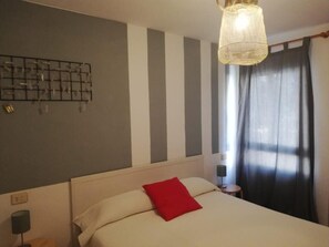 Apartment | 1 bedroom, bed sheets