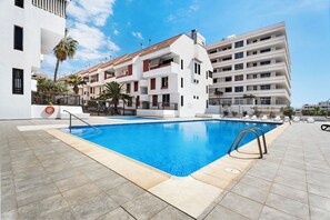 Una piscina cubierta