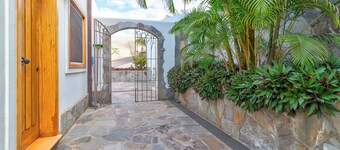 Finca la Calabacera Casa Roja y Piscina