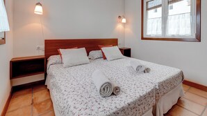 1 bedroom, WiFi (free), bed sheets - Finca la Calabacera Casa Roja y Piscina (Guia de Isora)
