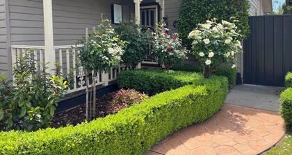 Gorgeous ultra clean 3 Bedroom/2 Bathroom Home
Close to popular attractions/CBD