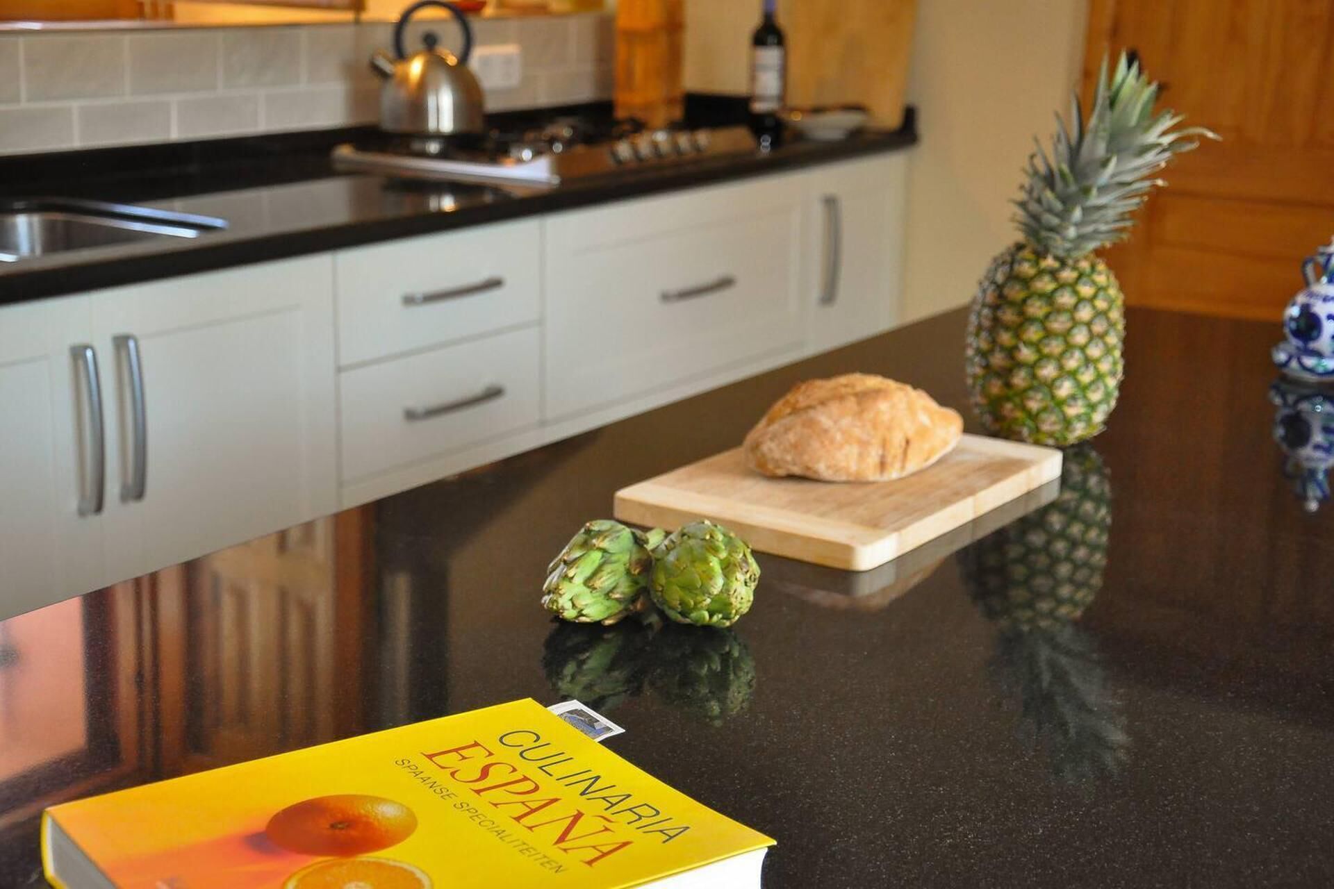 House | Private kitchen | Fridge, microwave, oven, stovetop