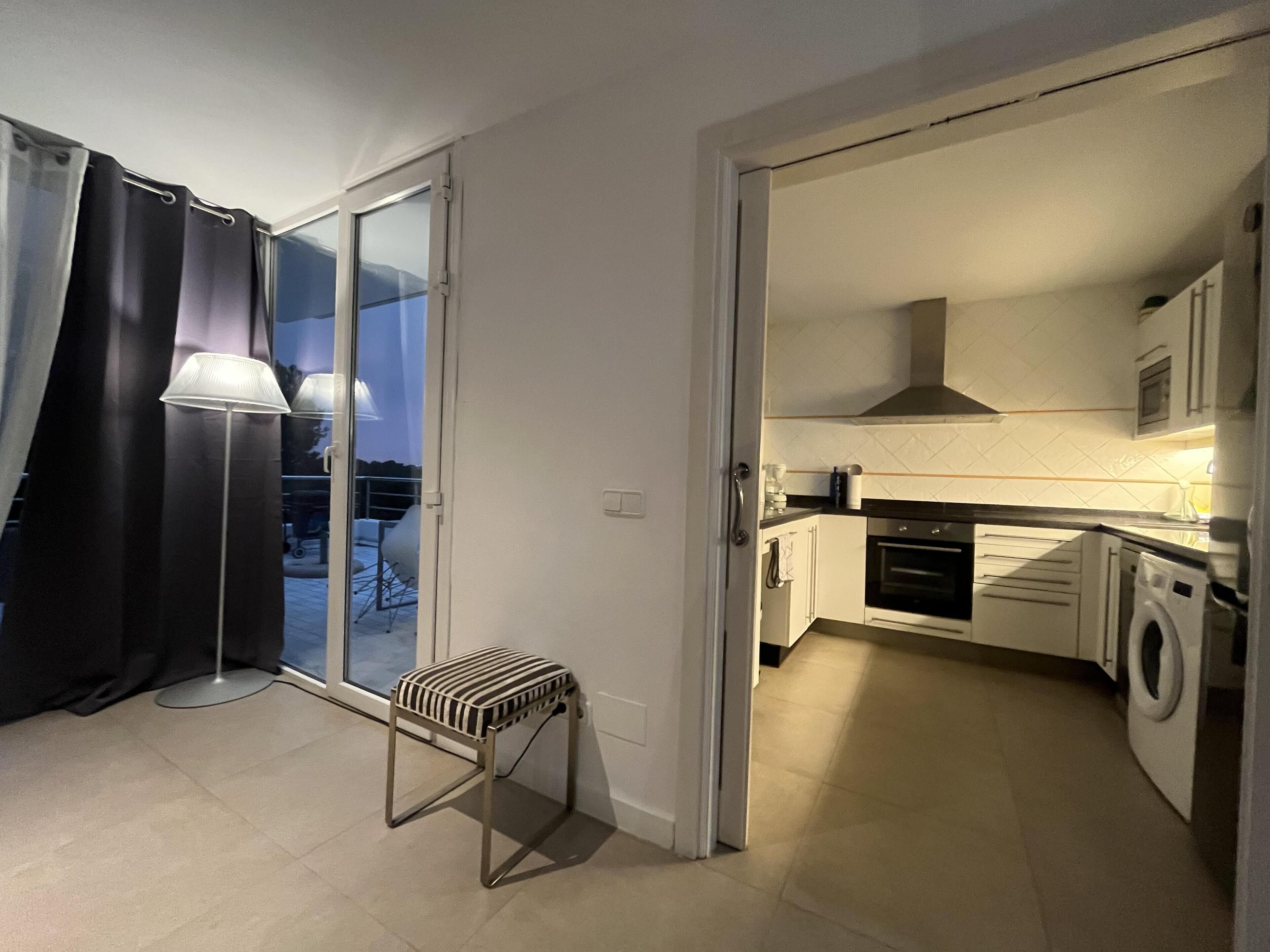 House | Private kitchen | Fridge, microwave, oven, stovetop