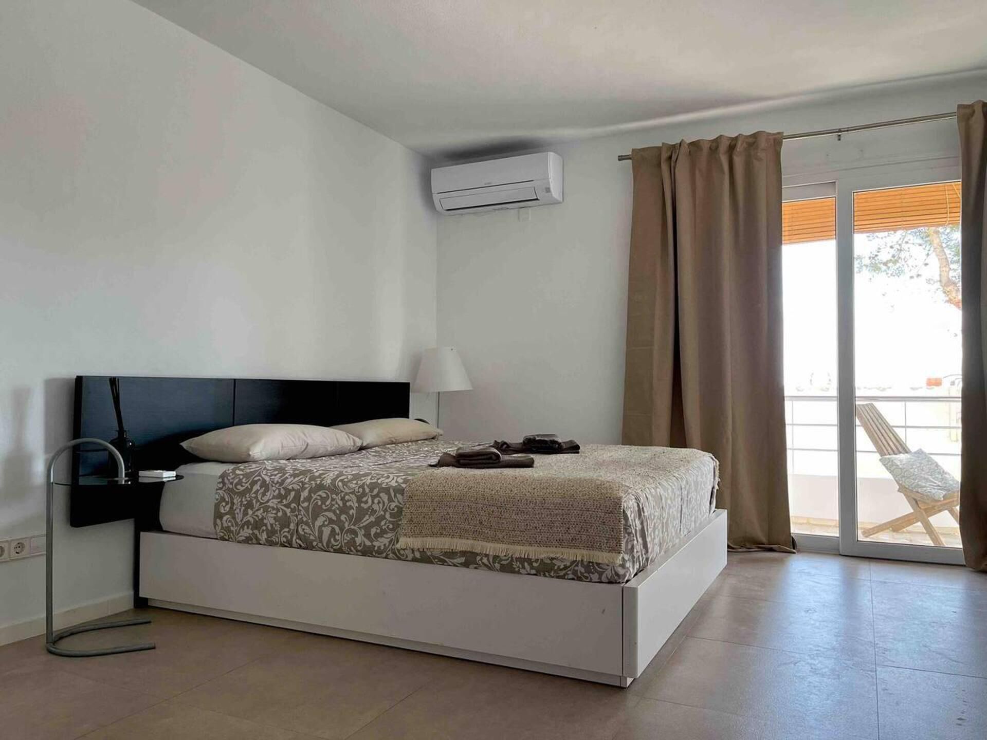 House | 2 bedrooms, iron/ironing board, free WiFi, bed sheets