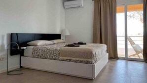 2 bedrooms, iron/ironing board, free WiFi, bed sheets - Tgtbhhilkgjkyfkuytpoiu (Santa Eulalia del Rio)