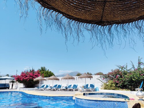 18 Person Bachelorette Pool Parties