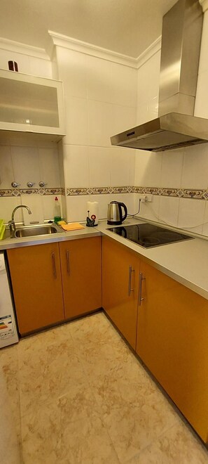 Apartment | Private kitchen | Fridge, microwave, oven, stovetop - Sleeps 4 With Balcony (Torrevieja)