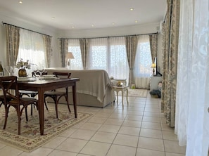 Villa | Dining
