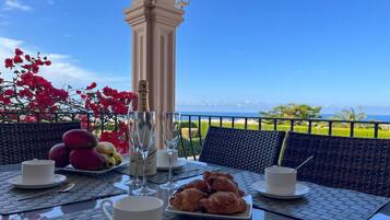 Vila | Tempat makan outdoor