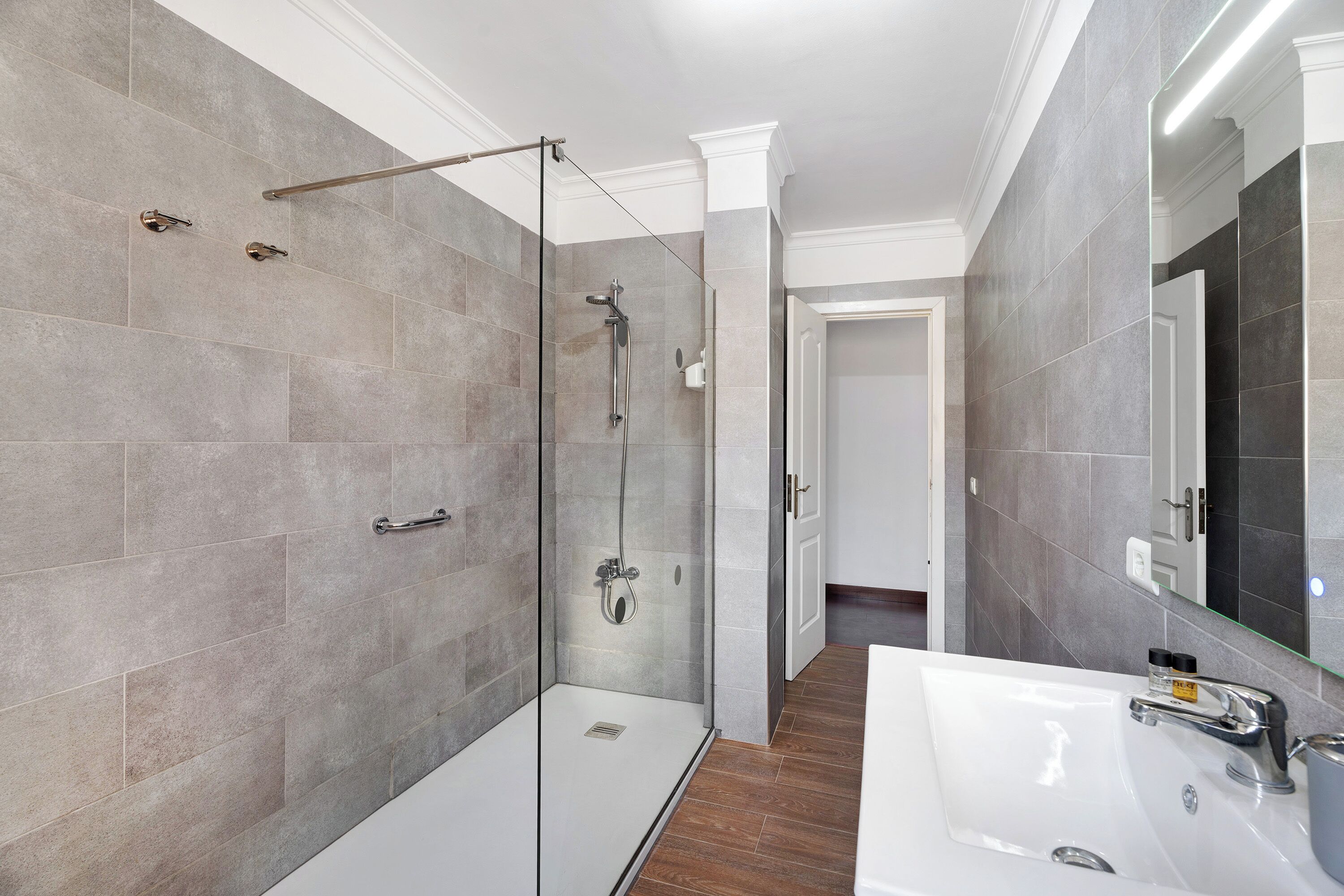 Shower, towels