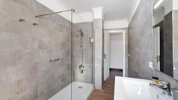 Shower, towels