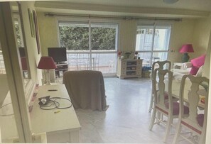 Apartment | Dining