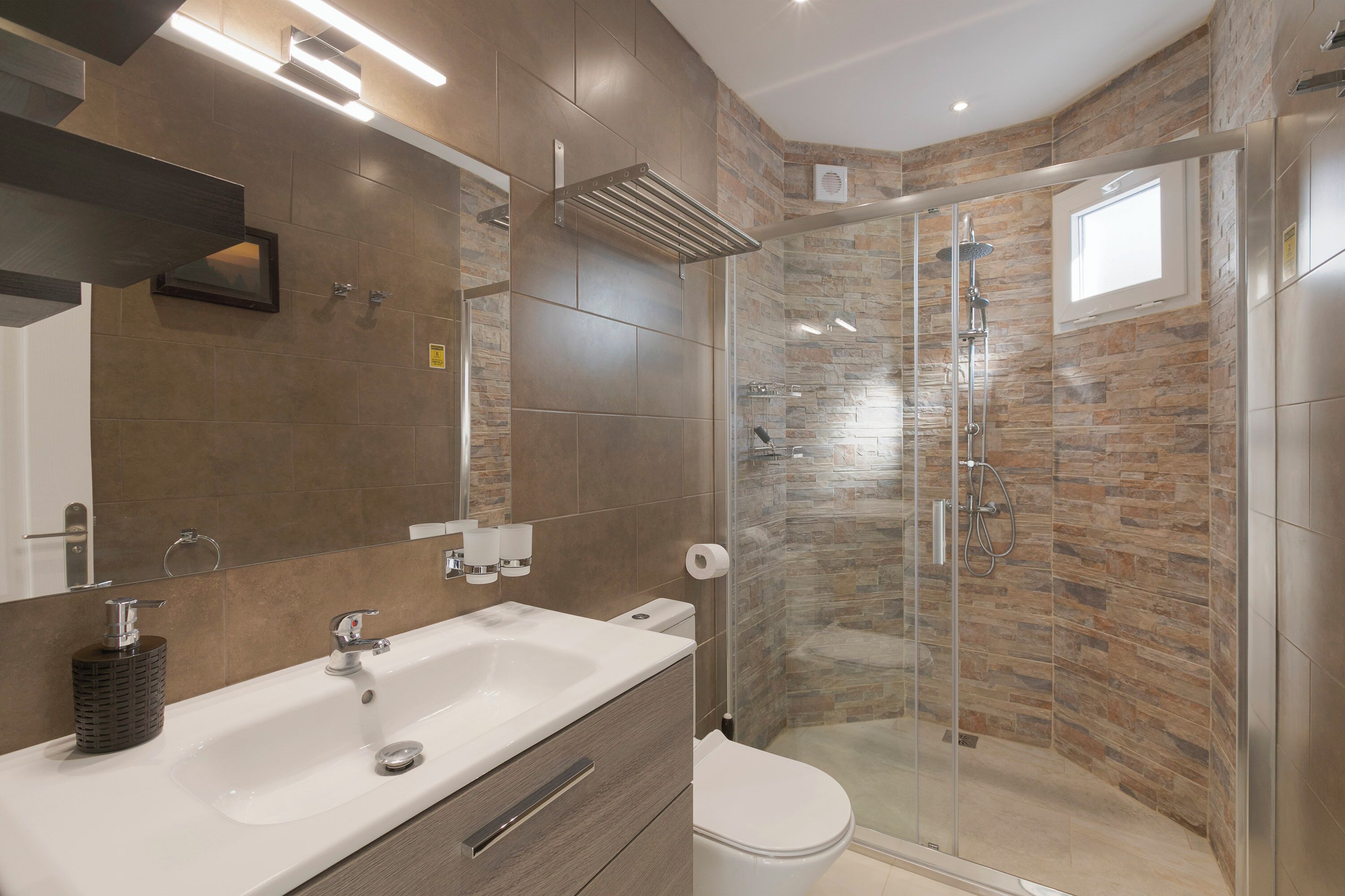 Villa | Bathroom | Shower, hair dryer, towels