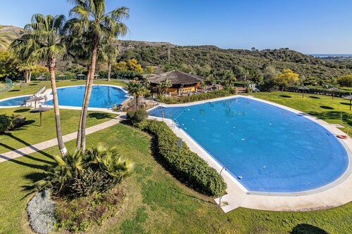 2 Bedroom Flat in Marbella, Estepona, Benahavis