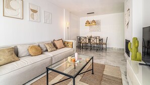 Fireplace - 2 Bedroom Flat in Marbella, Estepona, Benahavis (Benahavis)