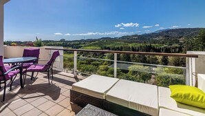 Property grounds - 2 Bedroom Flat in Marbella, Estepona, Benahavis (Benahavis)