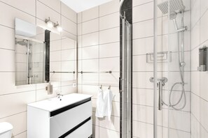 Villa | Bathroom | Shower, free toiletries, hair dryer, towels - Most Luxurious Villa on the Costa del Sol (Mijas)