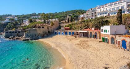 The Golden Oak in Calella Centre - 100m From Beach