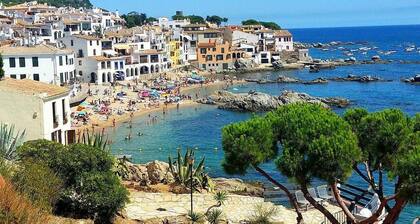 The Golden Oak in Calella Centre - 100m From Beach
