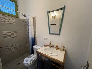 Cottage | Bathroom | Shower, free toiletries, hair dryer, towels - Aurora 2-bed Cottage - Sleeps 4 - Montseny Park (Arbucies)