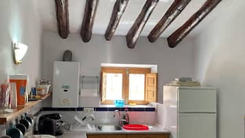 House | Private kitchen | Fridge, microwave, oven, stovetop