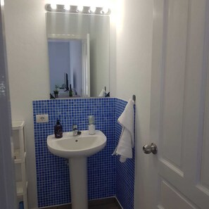 Douche, serviettes fournies