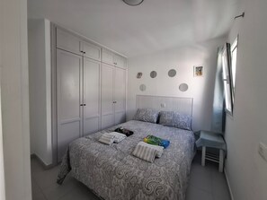 1 chambre, fer et planche à repasser, Wi-Fi gratuit, draps fournis
