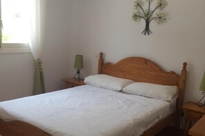 3 bedrooms, iron/ironing board, free WiFi, bed sheets
