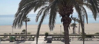 Seaview Balcony - 3 Bedroom Apartment Sleeps 6