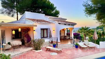 Villa | Piscina | Una piscina cubierta