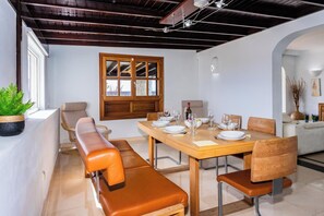 Dining - 3 Bed Villa - Pool, Bbq, Terrace w Sea Views (Yaiza)
