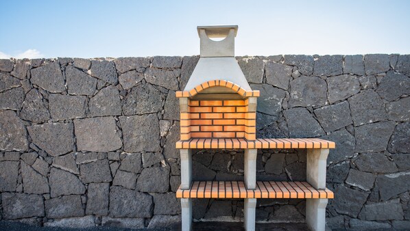 Property grounds - 3 Bed Villa - Pool, Bbq, Terrace w Sea Views (Yaiza)