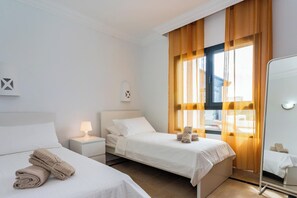 3 bedrooms, iron/ironing board, free WiFi, bed sheets - 3 Bed Villa - Pool, Bbq, Terrace w Sea Views (Yaiza)