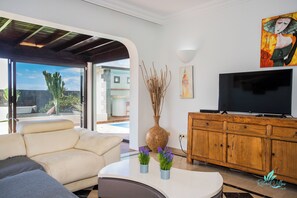 Living area - 3 Bed Villa - Pool, Bbq, Terrace w Sea Views (Yaiza)