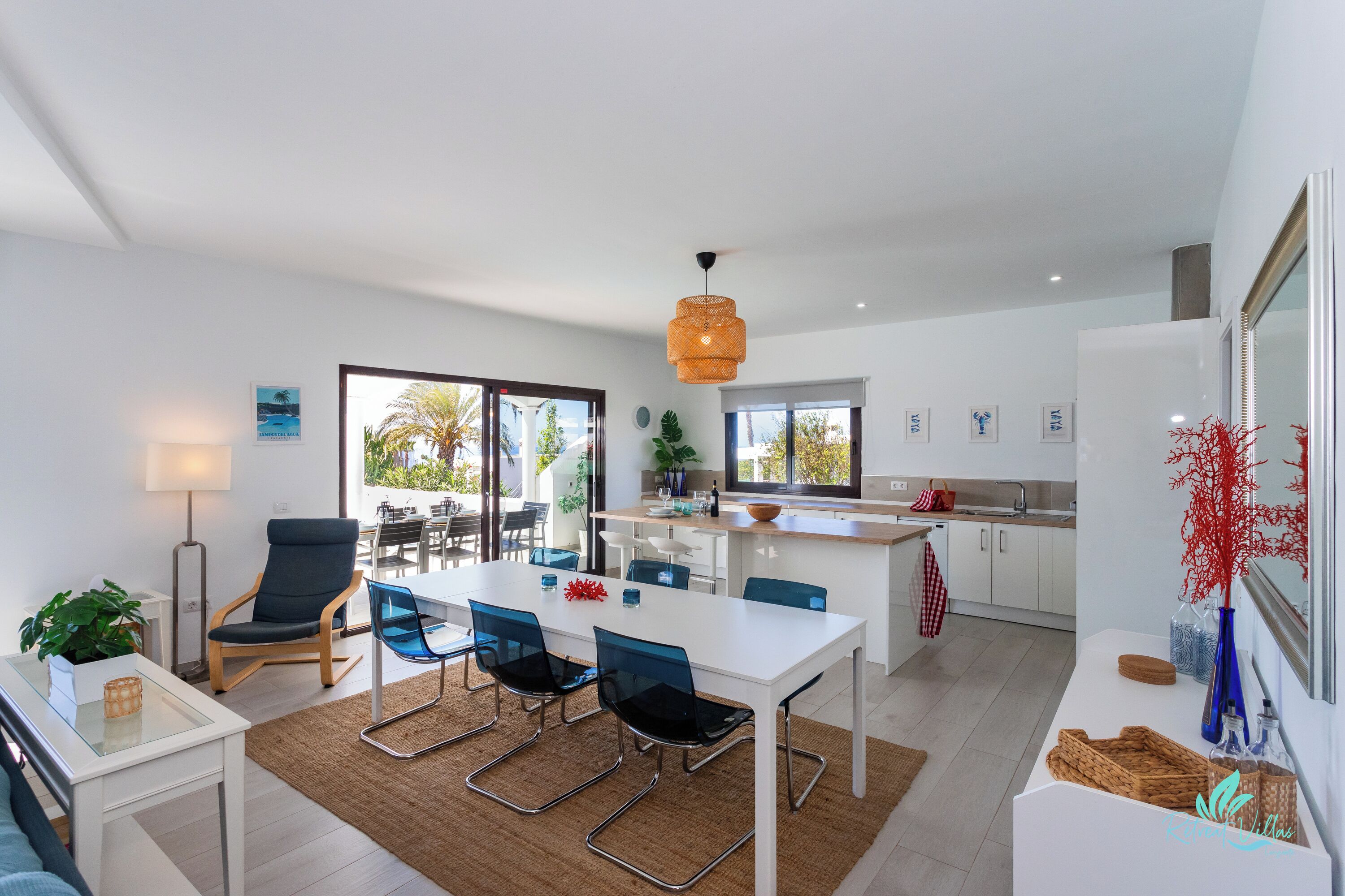 Villa | Cocina privada | Frigorífico, microondas, horno y placa de cocina