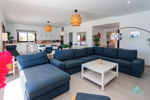 Living area - Remarkable 5-bed Villa in Playa Blanca (Yaiza)