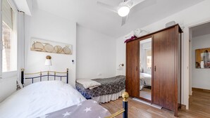 3 makuuhuonetta, silitysrauta/-lauta, ilmainen Wi-Fi, vuodevaatteet
