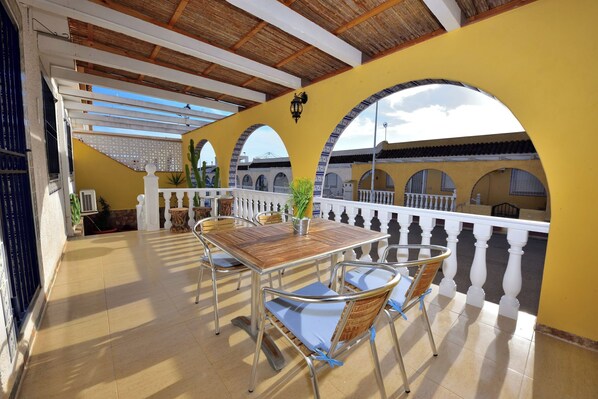 House | Outdoor dining