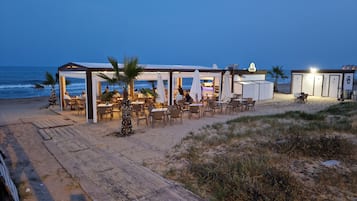 Apartment | Outdoor dining