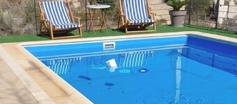 3 Bed Chalet-pool-pets-hot Tub-parking-garden