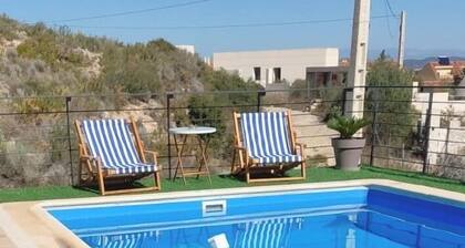 3 Bed Chalet-pool-pets-hot Tub-parking-garden