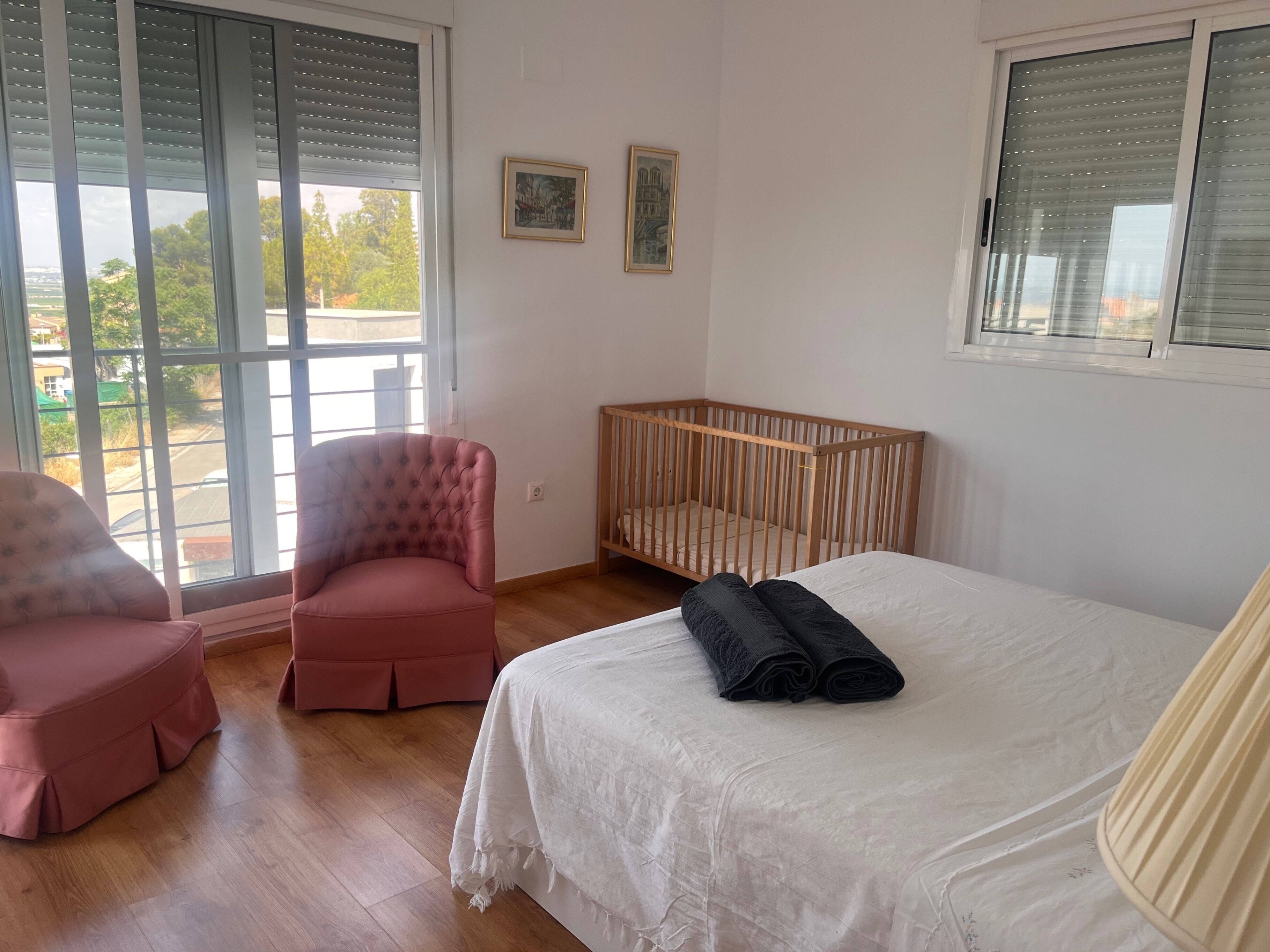 3 bedrooms, WiFi (free), bed sheets